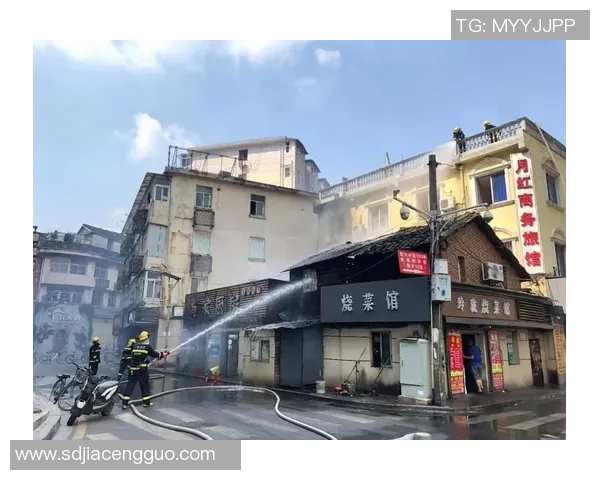 郑州市动物园鸟语林阳光板突发火灾引发关注和安全隐患讨论 郑州市动物园鸟语林阳光板突发火灾引发关注和安全隐患讨论